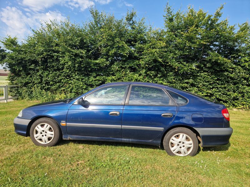 TOYOTA, AVENSIS, 1,8 LB MAN. Skrotbil skrotpræmie