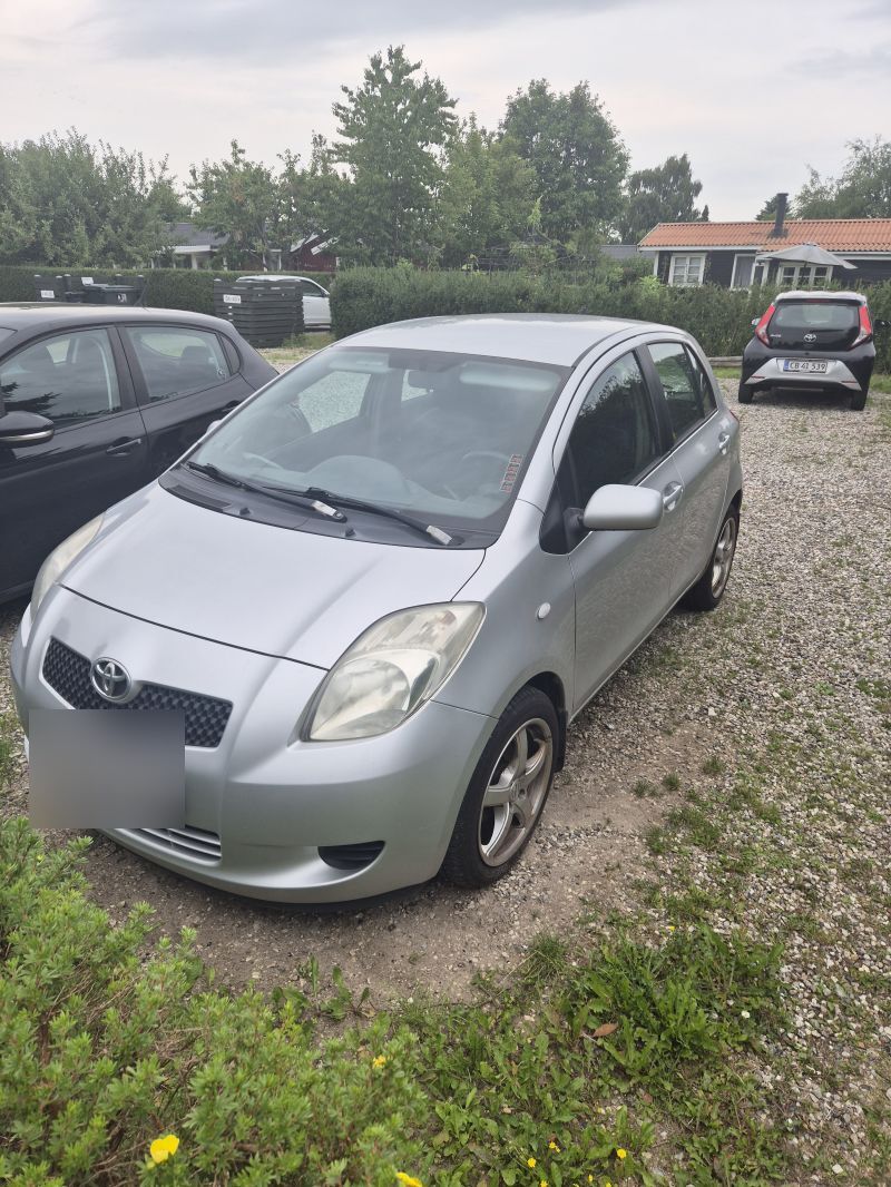 TOYOTA, YARIS, 1,3 5 DØRS Skrotbil skrotpræmie