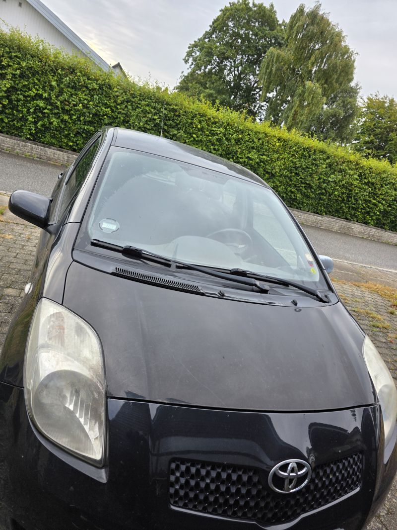 TOYOTA, YARIS, 1,3 5 DØRS Skrotbil skrotpræmie