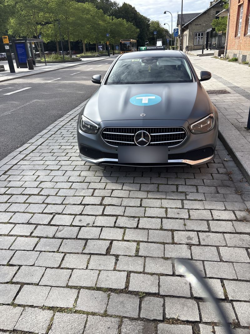 MERCEDES-BENZ, E-Klasse, 220 d Sedan 9G-TRONIC solgt via Bedstebilpris.dk