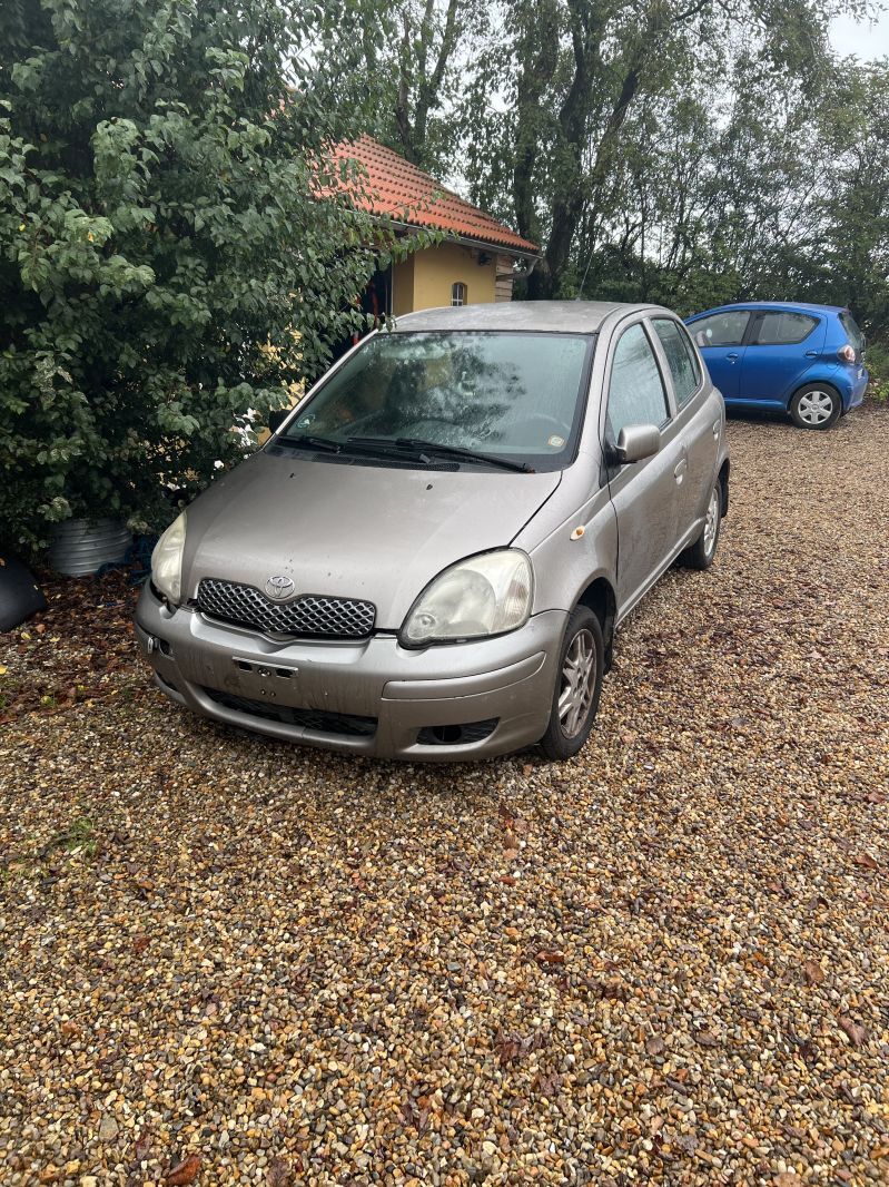 TOYOTA, YARIS, 1,4D-4D TERRA 5 DØRS Skrotbil skrotpræmie