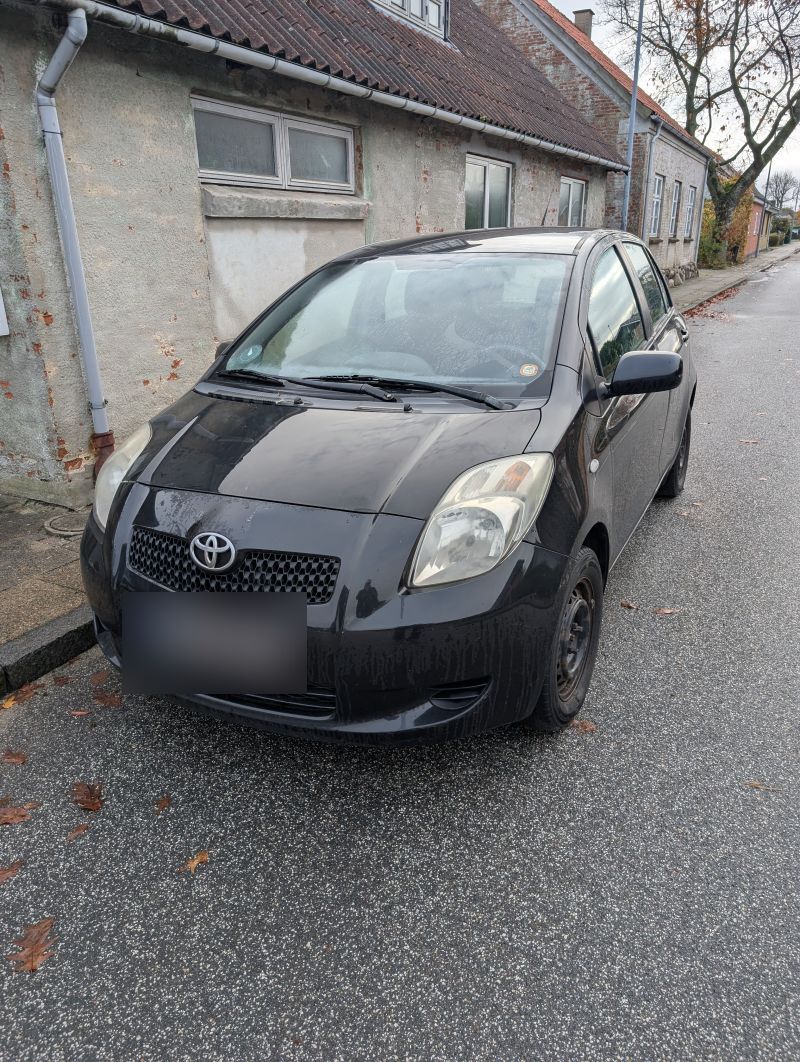 TOYOTA, YARIS, 1,3 5 DØRS Skrotbil skrotpræmie