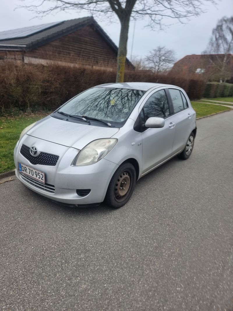 TOYOTA, YARIS, 1,4 D - 4D 5 DØRS Skrotbil skrotpræmie