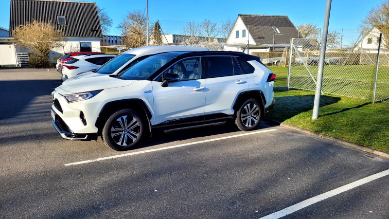 TOYOTA, RAV4 Plug in, 2.5 Plug in Hybrid (306 hk) aut. gear Skrotbil skrotpræmie