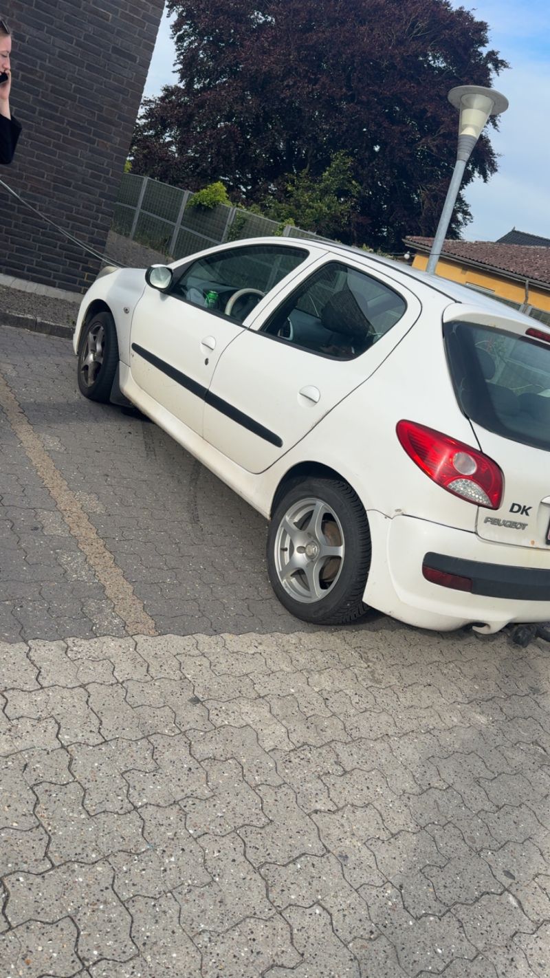 PEUGEOT, 206 +, 1,4 HDI 5D 68HK Skrotbil skrotpræmie