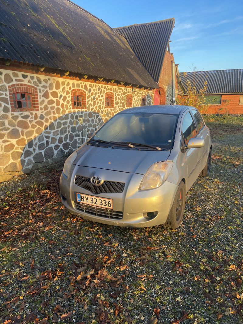 TOYOTA, YARIS, 1,4 D - 4D 5 DØRS Skrotbil skrotpræmie