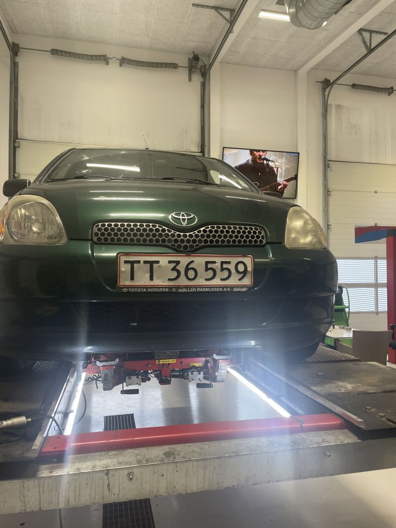 TOYOTA, YARIS, 1,3 Skrotbil skrotpræmie