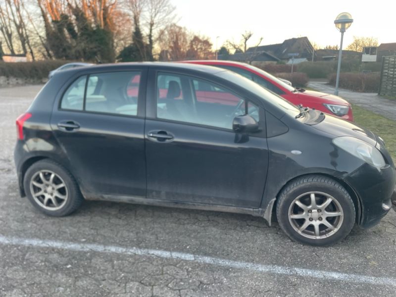 TOYOTA, YARIS, 1,3 5 DØRS Skrotbil skrotpræmie