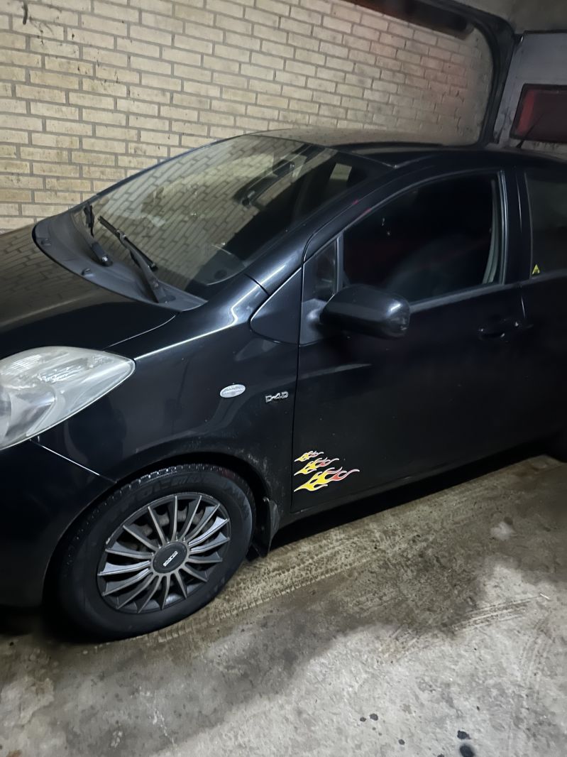 TOYOTA, YARIS, 1,4 D - 4D 5 DØRS Skrotbil skrotpræmie