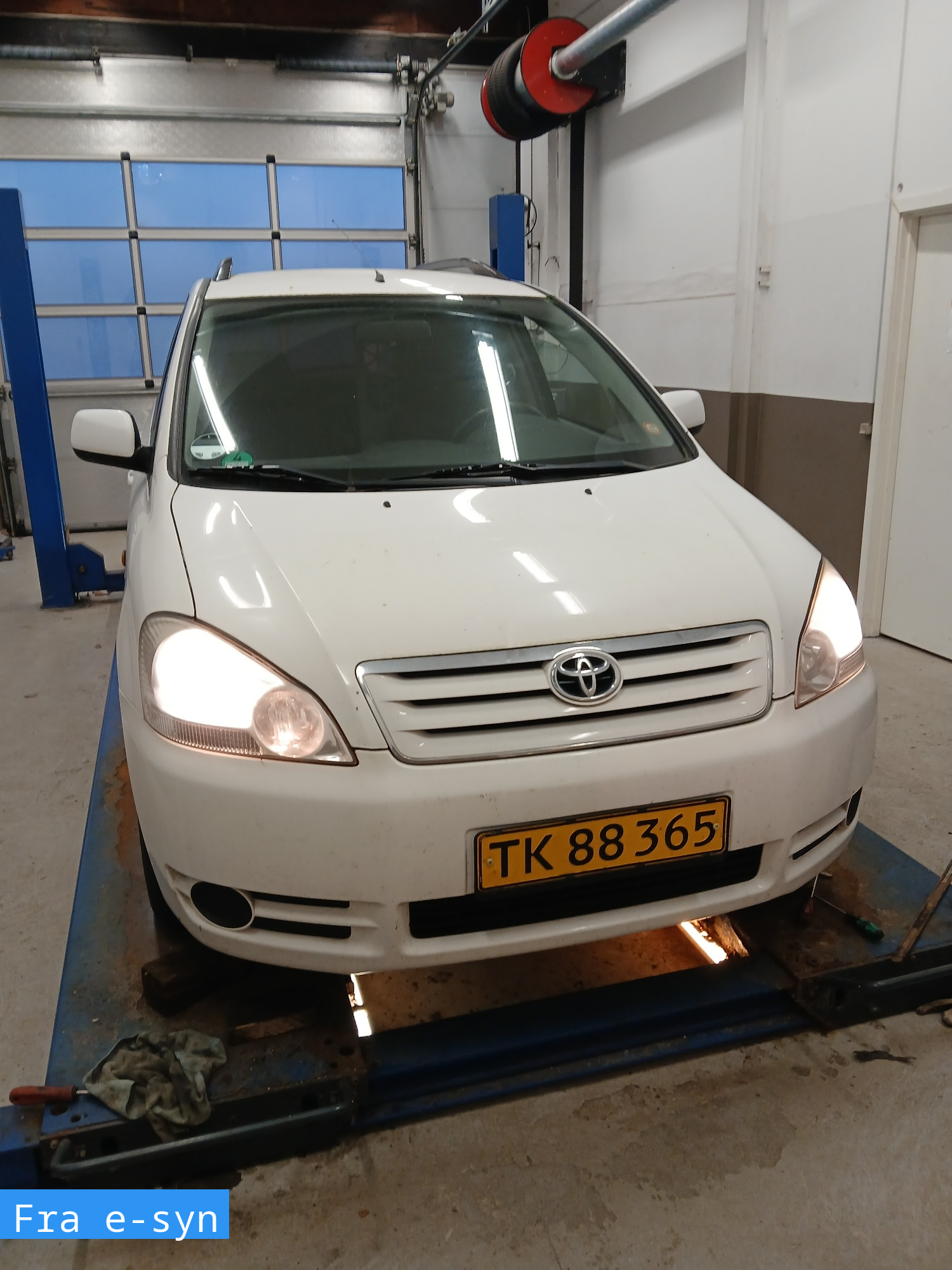 TOYOTA, AVENSIS VERSO, 2,0 SPORTSVAN Skrotbil skrotpræmie