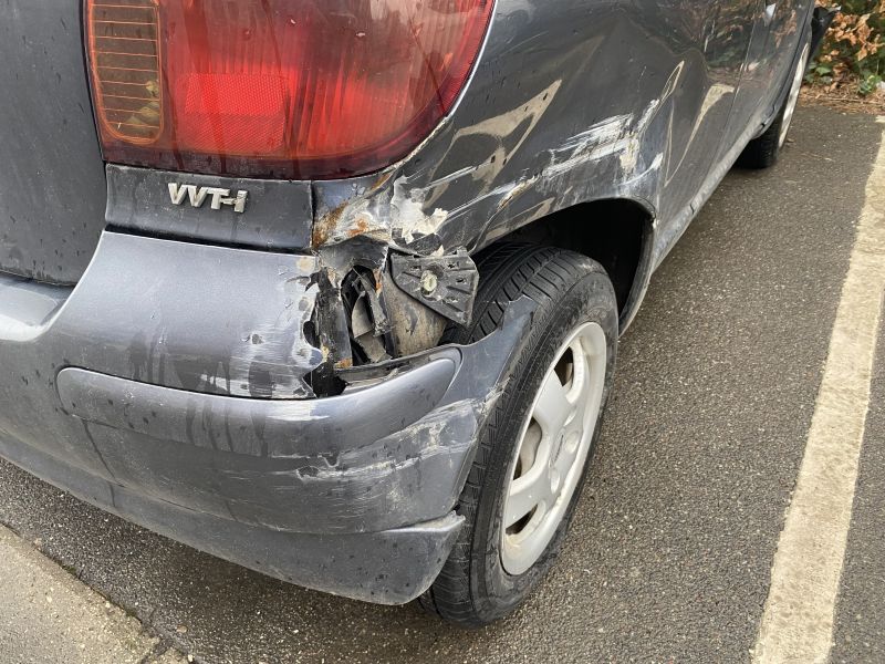 TOYOTA, YARIS, 1,3 TERRA Skrotbil skrotpræmie