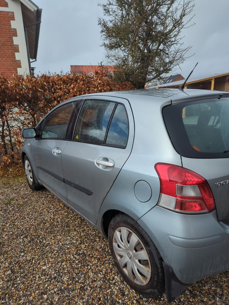 TOYOTA, YARIS 5-DØRS, 1,3 MAN.6. 5D. Skrotbil skrotpræmie