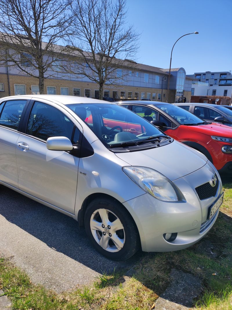 TOYOTA, YARIS, 1,4 D - 4D 5 DØRS Skrotbil skrotpræmie