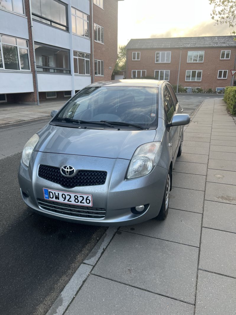 TOYOTA, YARIS, 1,4 D-4D AUT. 5 DØRS Skrotbil skrotpræmie
