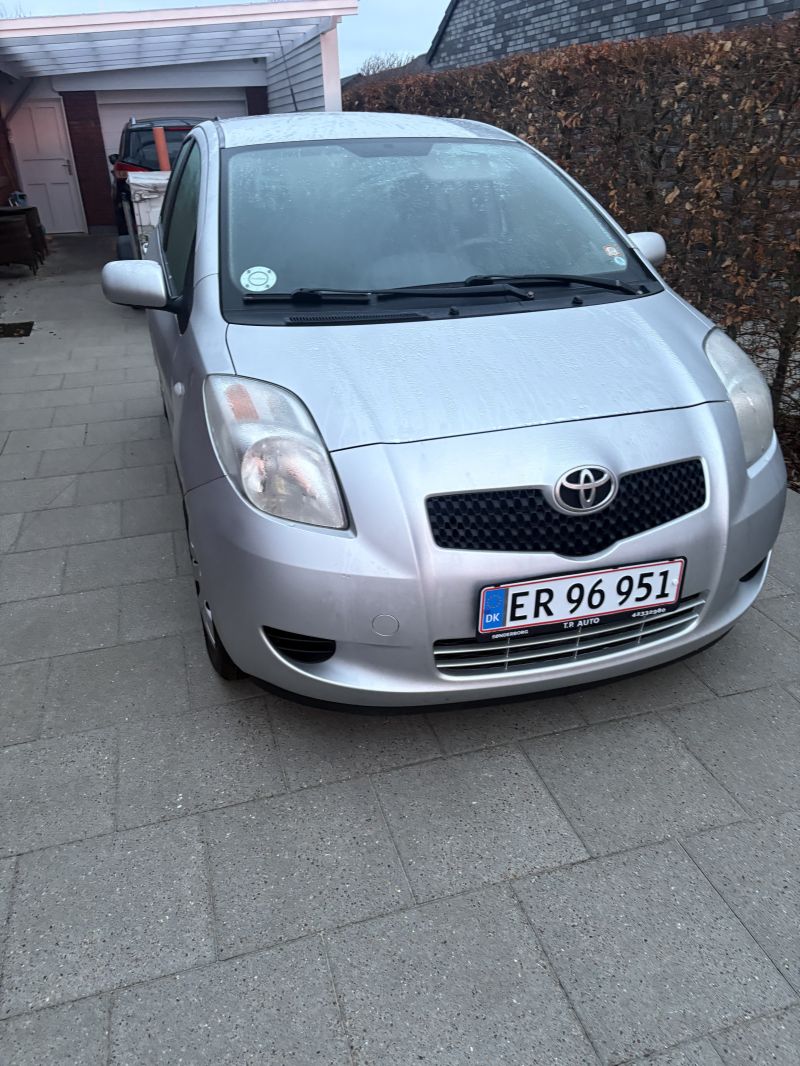 TOYOTA, YARIS, 1,3 5 DØRS Skrotbil skrotpræmie
