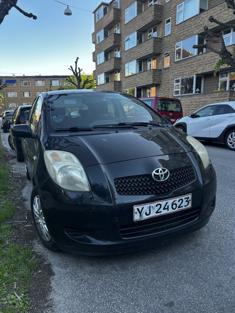 TOYOTA, YARIS, 1,3 5 DØRS Skrotbil skrotpræmie